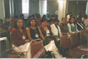 Mãe com filha durante passeata no centro do Recife – eleições municipais (2º turno) candidatura de João Paulo (PT) data: 17.10.2000 foto: Alexandre Albuquerque/ Lumen