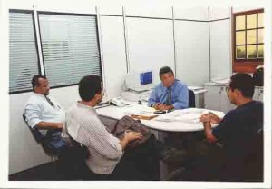 Reunião c/ o ger. reg. do HSBC – João Rufino, Expedito Solaney e Sivaldo Menezes. Diretores do SEEC-PE março/ 2000. Ivaldo Bezerra