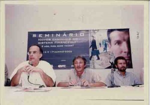 Seminário Novos Caminhos Financeiros “E nós para onde vamos? Seminário Novos Caminhos Financeiros “E nós para onde vamos?( auditório do Sindicato-palestra aberta)
Carlos Eduardo Carvalho(Econ. E Ass. da CNB-CUT); Marlos Guedes(Pres. SEEEC/PE, Miguel Correia(Sec. Geral CNB-CUT e Dir. Sindicato);  – jun/2000(Foto: Beto Oliveira/Lumen)