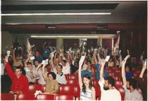 Assembléia Prestação de Contas 1999 e Mudança Estatutária (Auditório Tabocas – C. Convenções)A Turma do Sindicato e Bancários Aliviados vota sim. E ganha a parada - jun/2000 (Foto: Bezerra/Lumen)