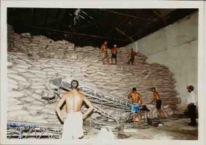 Sacos de Açúcar da Usina Catende maio/2000 foto: Sérgio Figueiredo/ Grão