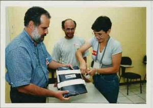 Eleições Sindicato 2000
Ultimo dia, entrega de urna para apuração - 26/10/2000(Foto: Ivaldo Bezerra)