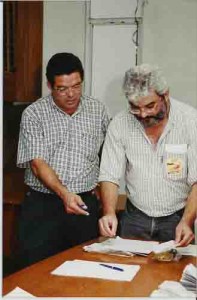 Eleições 2000
Eleição da Comissão Eleitoral/ Apuração Direita: Fransisco Varella(pres. Mesa Apuradora), esquerda, Edmário(FEEB) – Ago/2000(Ivaldo Bezerra/Lumen)