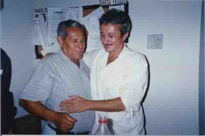 Despedida seu Luiz Ribeiro(aposentando) – Com Marlos Guedes(Pres. Do Sindicato) – 31/03/2000(Foto: Verônica Vasco)