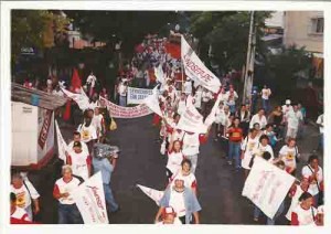 Ato dos servidores federais na Conde da Boa Vista.18 de maio/ 2000 foto: Ivaldo Bezerra