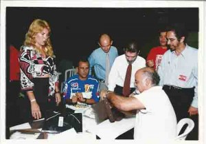 Eleições sindicais 2000/ apuração. Á esq. representantes da Feeb/Contec; ao centro -  Pres. junta apuradora, Roberto Moraes, ladeado pelos advogados João e Maurício Rands. Á dir: Almoedo, rep. chapa cutista 26/10/2000 foto Ivaldo Bezerra/ Lumen