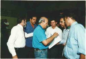 Representantes da Feeb/Contec tentam tumultuar apuração nas eleições sindicais 2000. foto: Ivaldo Bezerra/ Lumen – 26.10.2000