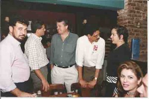Chega de Sufoco! Festa UAU! Dia do bancário centro E/D: roberto Leandro (dir. SEEC/PE) e João Paulo, dep. est. e candidato do PT à pref. do Recife. Espaço Muchacha. Agosto/2000 – Ivaldo Bezerra/Lumen