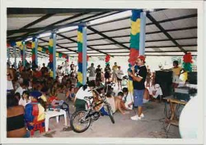 Brincando de Circo – Festa das Crianças - Clube de Campo Sindicato dos Bancários PE
Hora do Bingo(Bicicleta); mic Paulo Veloso - out/2000(Foto: Beto Oliveira/Lumen