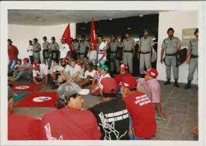 Ato do MST na Sudene – Jul/2001(Beto Oliveira0 - LUMEN)