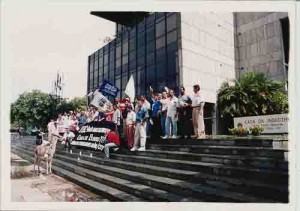 Ato na Casa da Indústria. Furum do Trab. na Indústria Recife-PE – ago/2001 (Beto Oliveira0 - LUMEN)