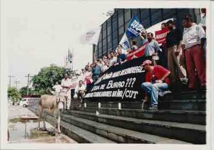 Ato na Casa da Indústria. Furum do Trab. na Indústria Recife-PE – ago/2001 (Beto Oliveira0 - LUMEN)
