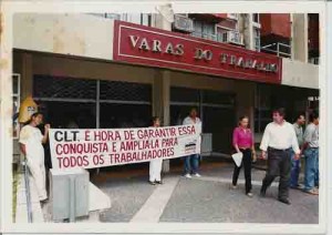 Ato no TRE contra projeto de FHC que altera a CLT e extingue garantias do trabalhador – 04/dez/2001(Beto Oliveira0 - LUMEN)