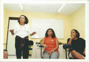 Dia das Mulheres – Vera Cisneiros, Suzi Rodrigues e Tereza Souza em culto ecumênico. 07/03.2001 foto: Ivaldo Bezerra/ Lumen