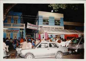 Comemoração 70 anos do Sindicato. Diretores, funcionários e convidados circulando e batendo papo. dia 26 de outubro 2001 foto: Beto Oliveira/ Lumen