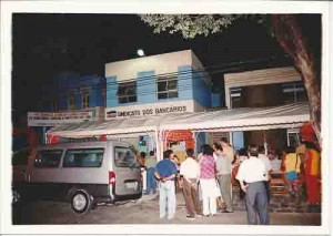 Comemoração 70 anos do Sindicato. Diretores, funcionários e convidados circulando e batendo papo. dia 26 de outubro 2001 foto: Beto Oliveira/ Lumen