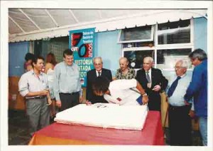 Comemoração 70 anos do Sindicato. Diretores Homenageados: Miguel Correia (2000-03), Roberto Leandro (91-94), Gilberto Azevedo (59-61), Marlos Guedes (97-2000) Milton Persivo (51-53), Darcy Leite (pré.-68), Irineu Nascimento (sócio fundador) e  Aganjur (filho de Marcus Pereira 88-90). dia 26 de outubro 2001 foto: Beto Oliveira/ Lumen