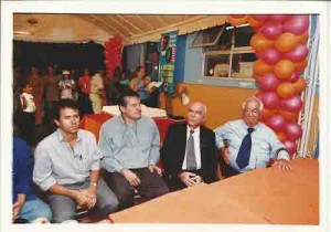 Comemoração 70 anos do Sindicato. E/D: presidente Miguel Correia (2000-03), ex-presidente Roberto Leandro (91-94), diretor Darcy Leite (pré.-68) e Irineu Nascimento (sócio fundador). dia 26 de outubro 2001 foto: Beto Oliveira/ Lumen