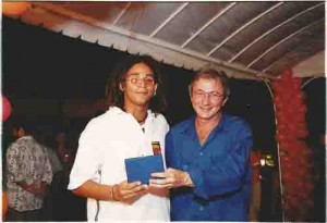 Comemoração 70 anos do Sindicato. D/E: Marlos Guedes (97-2000 camisa azul escura) e  Aganjur (filho de Marcus Pereira 88-90). dia 26 de outubro 2001 foto: Beto Oliveira/ Lumen