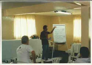 Formação Seminário regional dos Bancários Salgueiro - PE de pé: presidente do sindicato Miguel Correia Dia: 25 de agosto de 2001 foto: Almir Torres