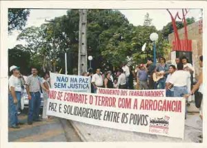 Ato pela paz no Mundo Praça Oswaldo Cruz – Recife 11.10.2001 foto: beto Oliveira/ Lumen