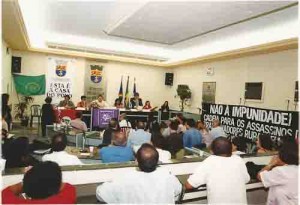 Ato Público pelo julgamento dos mandantes e assassinos de Margarida Alves – Líder Sindical local: Câmara Municipal de Olinda (01/06/2001) foto: Ivaldo Bezerra