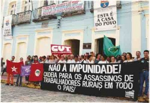 Ato Público pelo julgamento dos mandantes e assassinos de Margarida Alves – Líder Sindical local: Câmara Municipal de Olinda (01/06/2001) foto: Ivaldo Bezerra