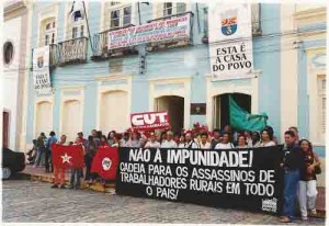Ato Público pelo julgamento dos mandantes e assassinos de Margarida Alves – Líder Sindical local: Câmara Municipal de Olinda (01/06/2001) foto: Ivaldo Bezerra