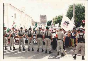 Caso Margarida Alves (líder Camponesa) protestos no dia do julgamento pelo seu assassinato, sindicalistas e trabalhadores unidos contra impunidade. Local: Campina Grande – PB dia: 11/06/2001