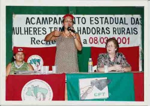 Dia das Mulheres
Ato das mulheres do MST: representantes do movimento Tárcia Barcelar(Sec. Planejamento) – Clube da Chesf – 17/03/2001(foto: Ivaldo Bezerra)