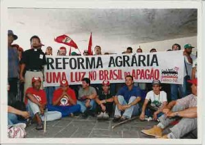 Dia do Trabalhador Rural
Tentativa de ocupação da Ex-Sudene – jul/2001(foto: Beto Oliveira)