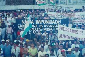 Protesto em frente ao prédio da Sudene(Pela reforma agrária e contra a impunidade dos assassinos de trabalhadores rurais) - 2001