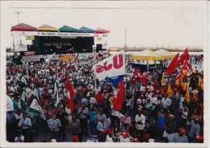 Comemoração do dia do Trabalho – Marco Zero(Recife Antigo) – 01/05/2001(Foto: Ivaldo Bezerra)