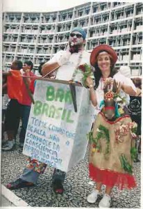 8º Grito dos excluídos – Soberania não se Negocia. Participantes mostram irreverência data: 07/09/2002 Foto: Beto Oliveira/Lumen