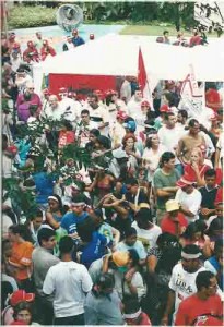 8º Grito dos excluídos – Soberania não se Negocia. Participantes durante concentração na Celpe João de Barros data: 07/09/2002 Foto: Beto Oliveira/Lumen