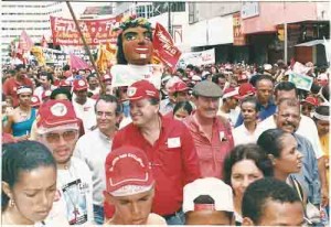 8º Grito dos excluídos – Soberania não se Negocia. Panorâmica da passeata. No centro em destaque, roberto Leandro (de chapéu e camisa vermelha), diretor do Sindicato data: 07/09/2002 Foto: Beto Oliveira/Lumen