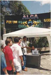 Plebiscito Contra a ALCA Sindicato monta barraca para coleta de votos data: 05.09.2002 Foto: Beto Oliveira/ Lumen