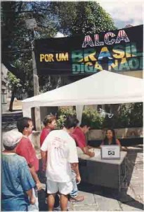 Plebiscito Contra a ALCA Sindicato monta barraca para coleta de votos data: 05.09.2002 Foto: Beto Oliveira/ Lumen