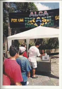 Plebiscito Contra a ALCA Sindicato monta barraca para coleta de votos data: 05.09.2002 Foto: Beto Oliveira/ Lumen
