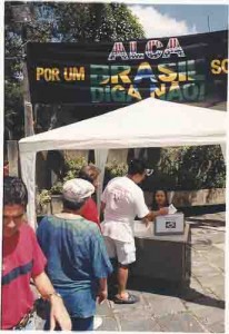 Plebiscito Contra a ALCA Sindicato monta barraca para coleta de votos data: 05.09.2002 Foto: Beto Oliveira/ Lumen