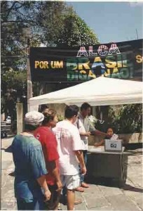 Plebiscito Contra a ALCA Sindicato monta barraca para coleta de votos data: 05.09.2002 Foto: Beto Oliveira/ Lumen