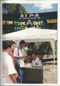 Plebiscito Contra a ALCA Sindicato monta barraca para coleta de votos data: 05.09.2002 Foto: Beto Oliveira/ Lumen