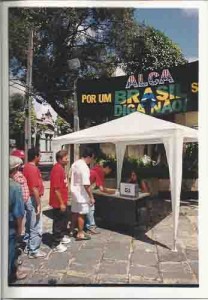 Plebiscito Contra a ALCA Sindicato monta barraca para coleta de votos data: 05.09.2002 Foto: Beto Oliveira/ Lumen