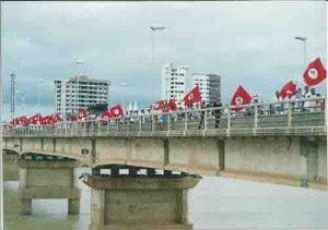 Protesto em Petrolina – fechamneto da ponte pelo Movimento de Pequenos Trabalhadores (Contra mudanças na CLT e retirada de direitos trabalhistas) 20/03/2002
