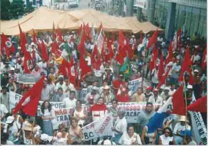 Protesto em Petrolina – fechamneto da ponte pelo Movimento de Pequenos Trabalhadores (Contra mudanças na CLT e retirada de direitos trabalhistas) 20/03/2002
