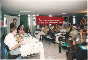 Festa de Comemoração dos 40 anos da FETAPE – E/D: Michel Zaidan (Cientista Político), Manoel Santos (camisa verde – pres. CONTAG) e Humberto Costa (PT). 2002. Ivaldo/Lumen
