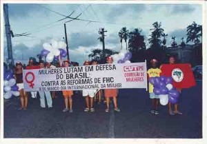 Homenagens e protestos – Dia Internacional da Mulher  8 de março/2002 - Lumen