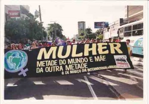 Homenagens e protestos – Dia Internacional da Mulher  8 de março/2002 - Lumen