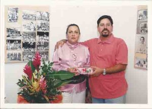 Café da manhã no Sindicato em homenagem à funcionárias e diretoras / 8 de março de 2002 – Vera Cisneiros, diretora, secretário da administração. Foto: Beto Oliveira - Lumen