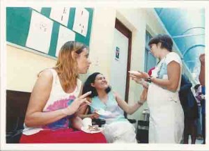Café da manhã no Sindicato em homenagem à funcionárias e diretoras / 8 de março de 2002 turma da imprensa: as jornalistas Lau e Fabiana e a secretária de Comunicação, Jaqueline Mello. Foto: Beto Oliveira - Lumen